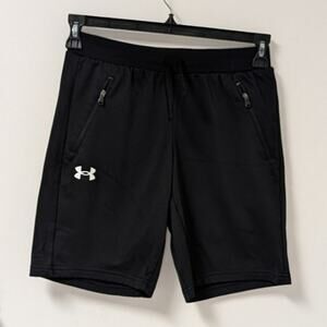 NWOT Under Armour Boys Black Shorts | YLG